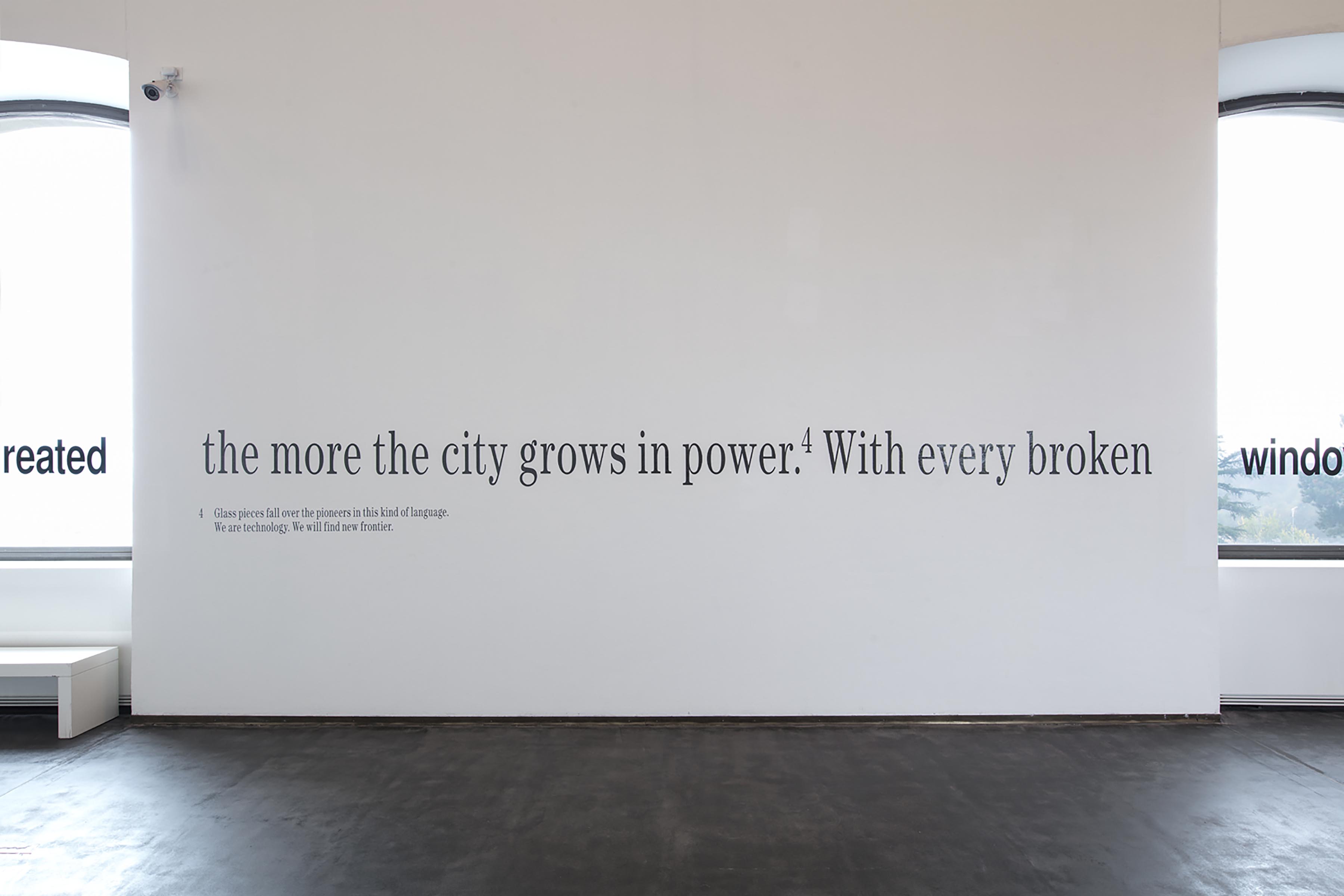 u0022Hito Steyerl. The City of Broken Windowsu0022, veduta espositiva